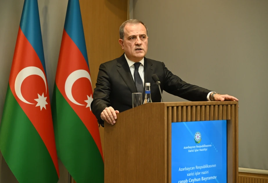 Ceyhun Bayramov İstanbula getdi