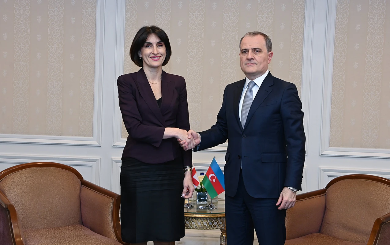 Ceyhun Bayramov gürcü həmkarı ilə görüşdü