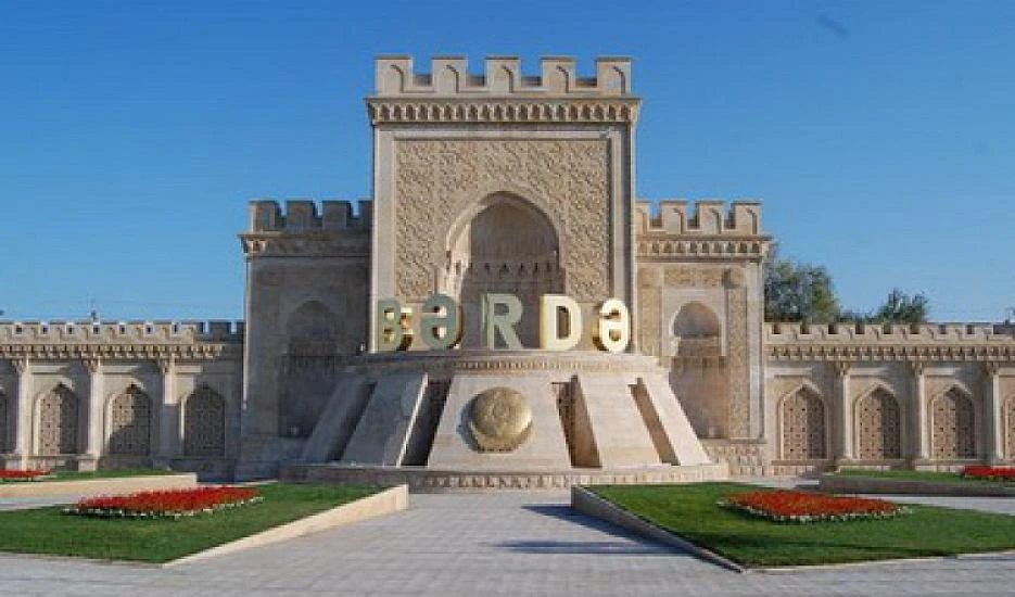 Məktəbli qız Bərdə sakininə qoşulub qaçdı