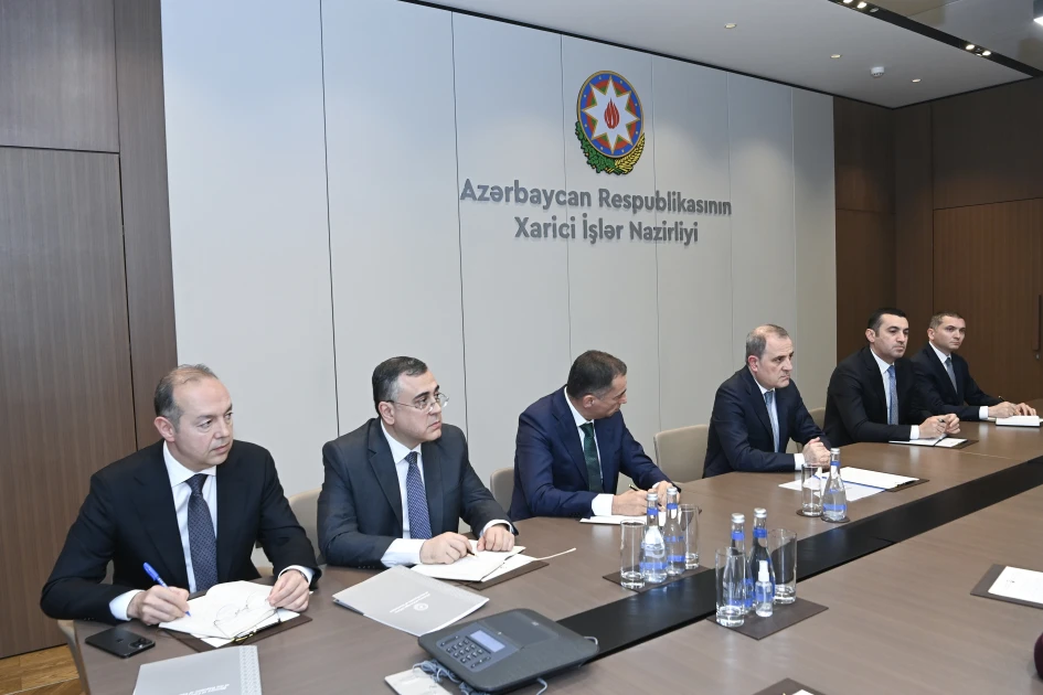 Ceyhun Bayramov onunla görüşüb