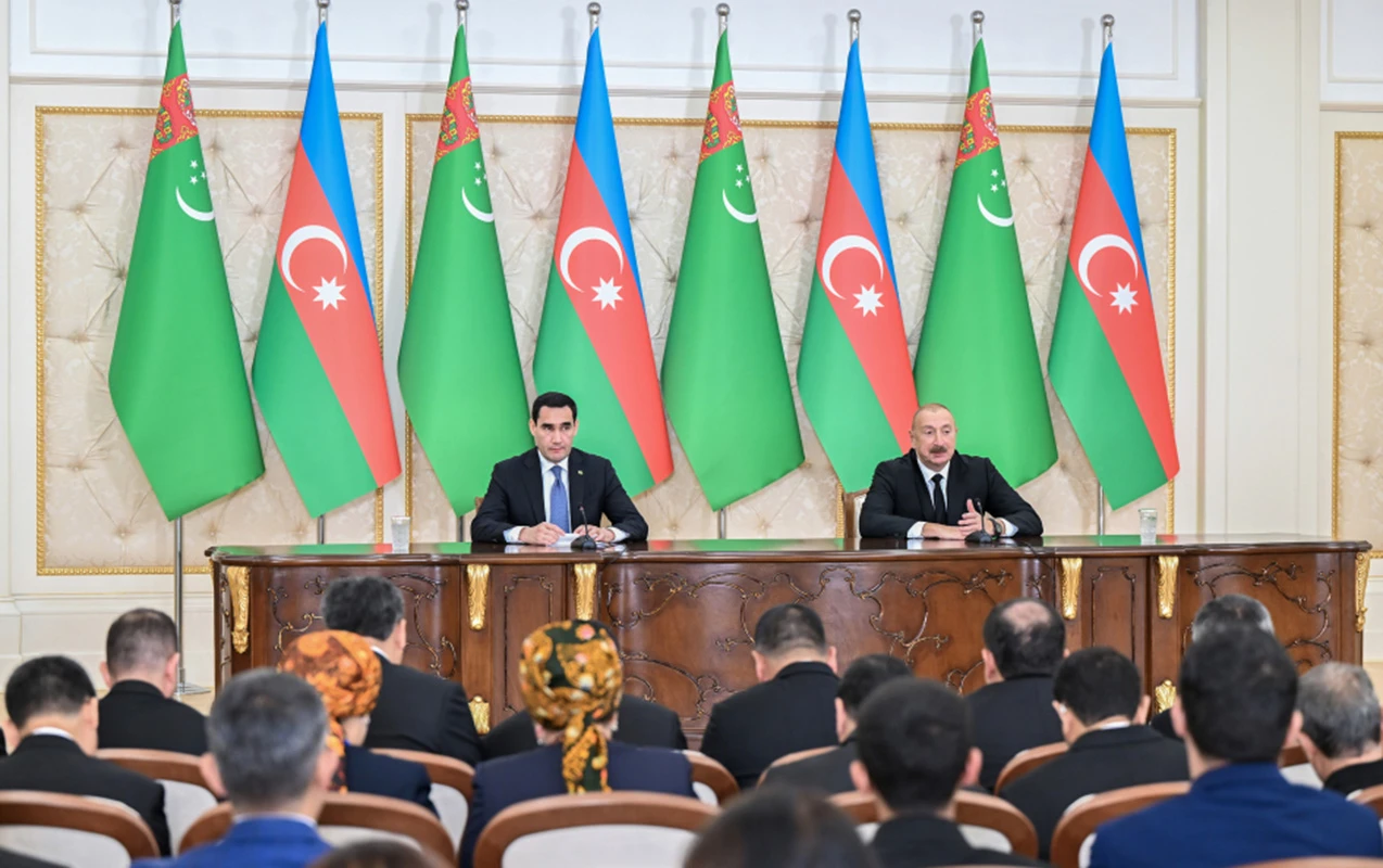 Prezidentlər mətbuata bəyanatlarla çıxış etdilər