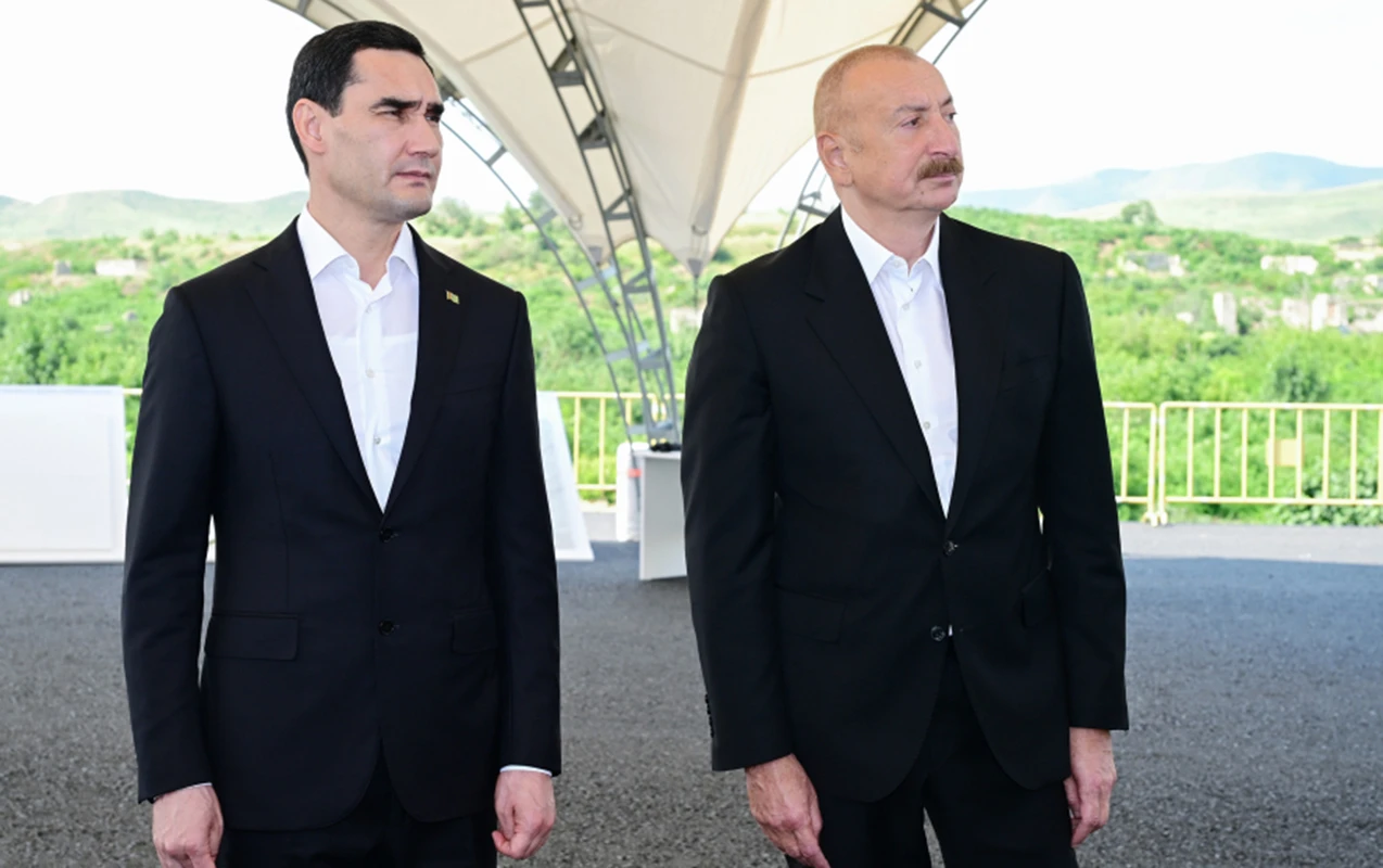 Füzulinin dağıdılmış yerlərinə baxdılar
