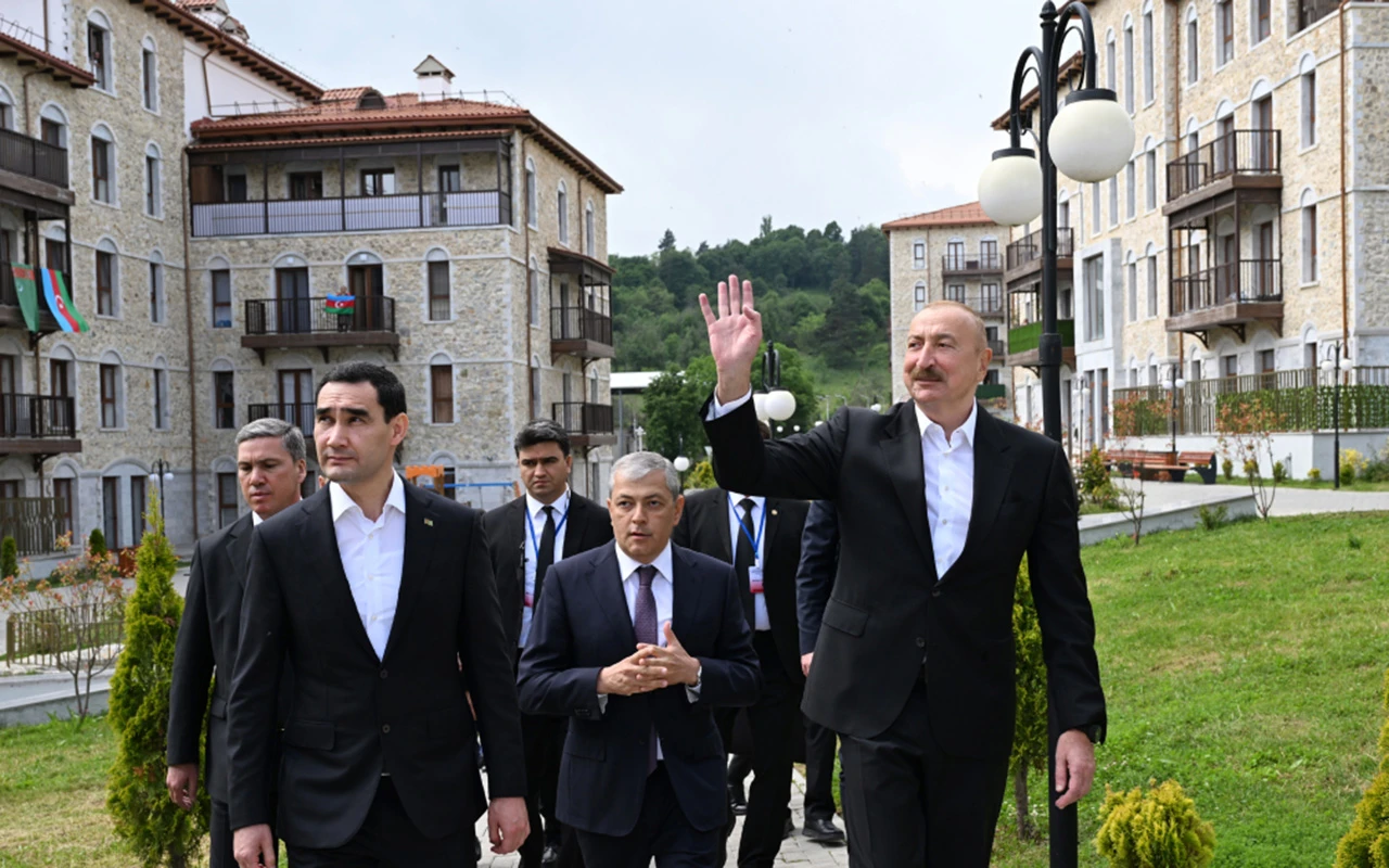 Prezidentlər Şuşada birinci yaşayış kompleksində