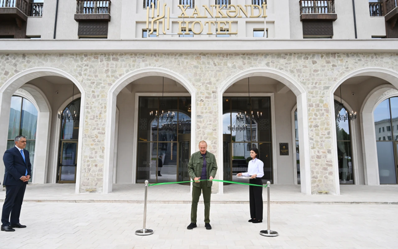 İlham Əliyev “Xankəndi” hotelinin açılışında