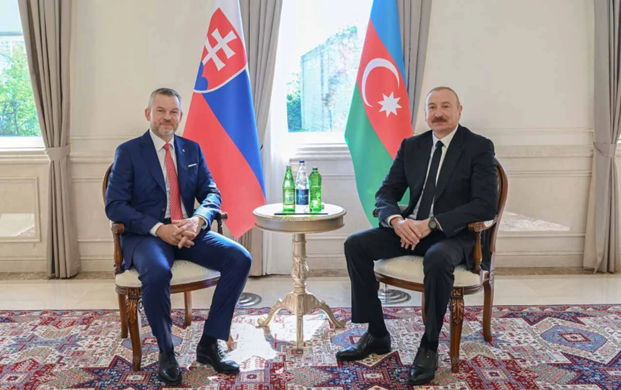 Prezidentlərin təkbətək görüşü oldu