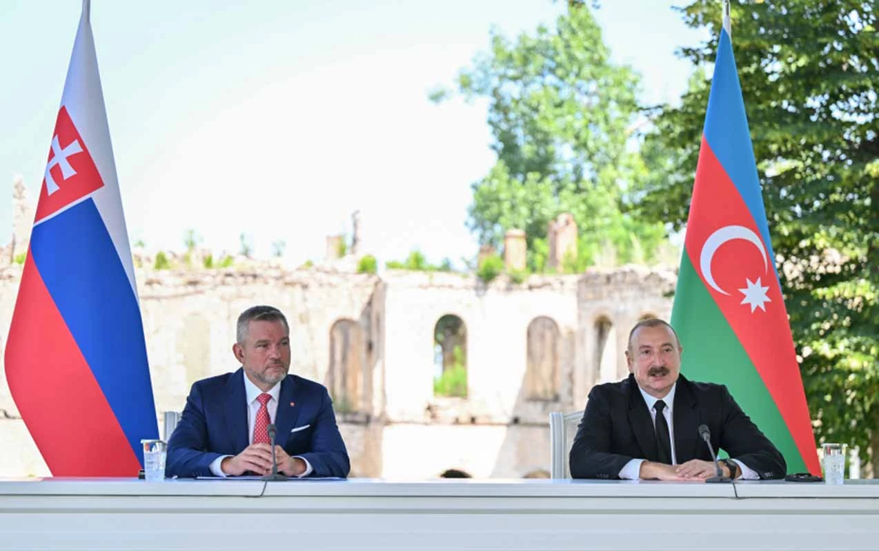 Liderlər mətbuata bəyanatlarla çıxış etdilər