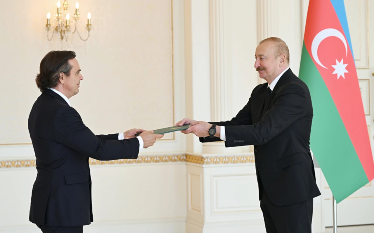 Prezident yeni səfirləri qəbul etdi