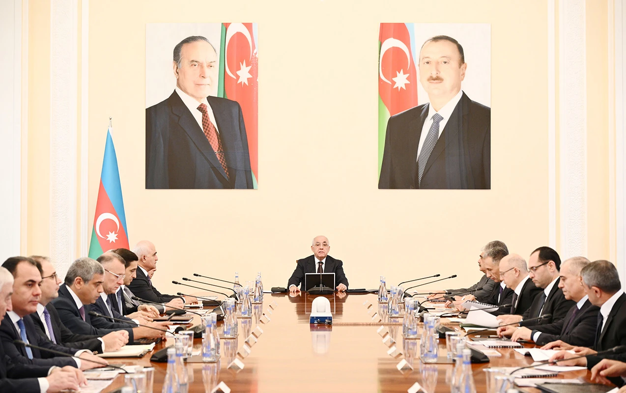 Əli Əsədov iclas keçirib
