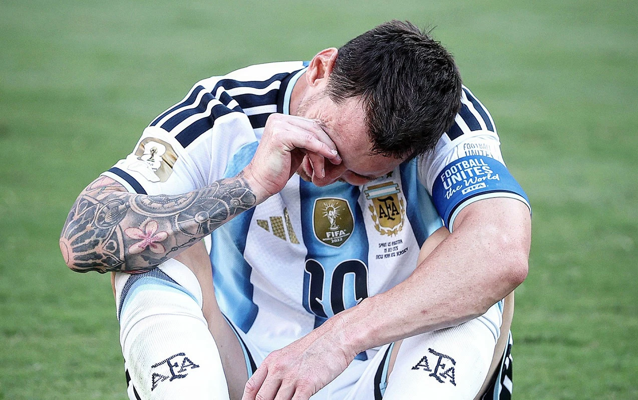 Messi məğlubiyyətə ağladı