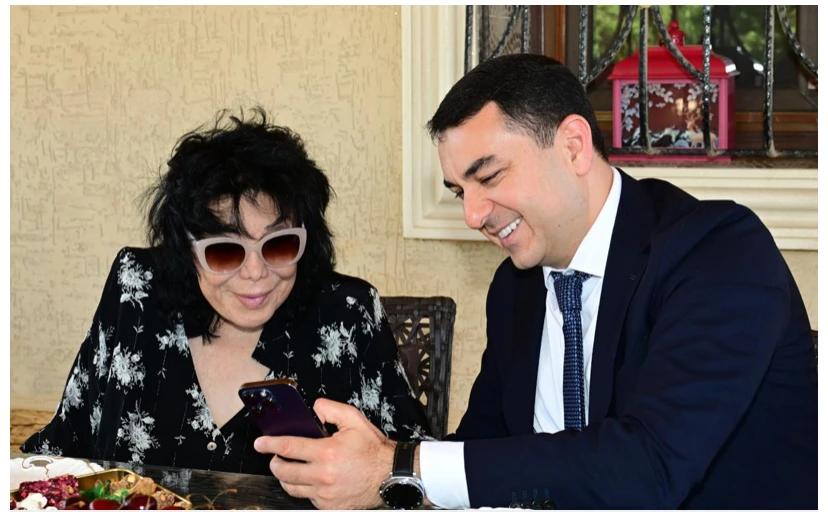 Nazir Flora Kərimovanın ad gününü evində təbrik etdi