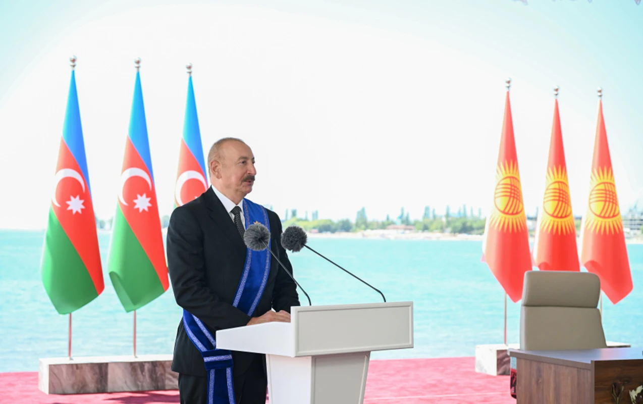 Prezidentlər mətbuata bəyanatlarla çıxış etdi