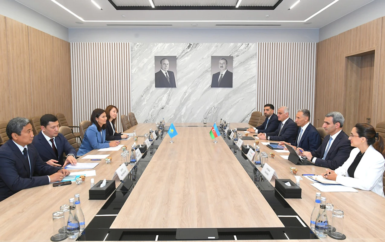 Nazir Asel Janasova ilə görüş keçirib