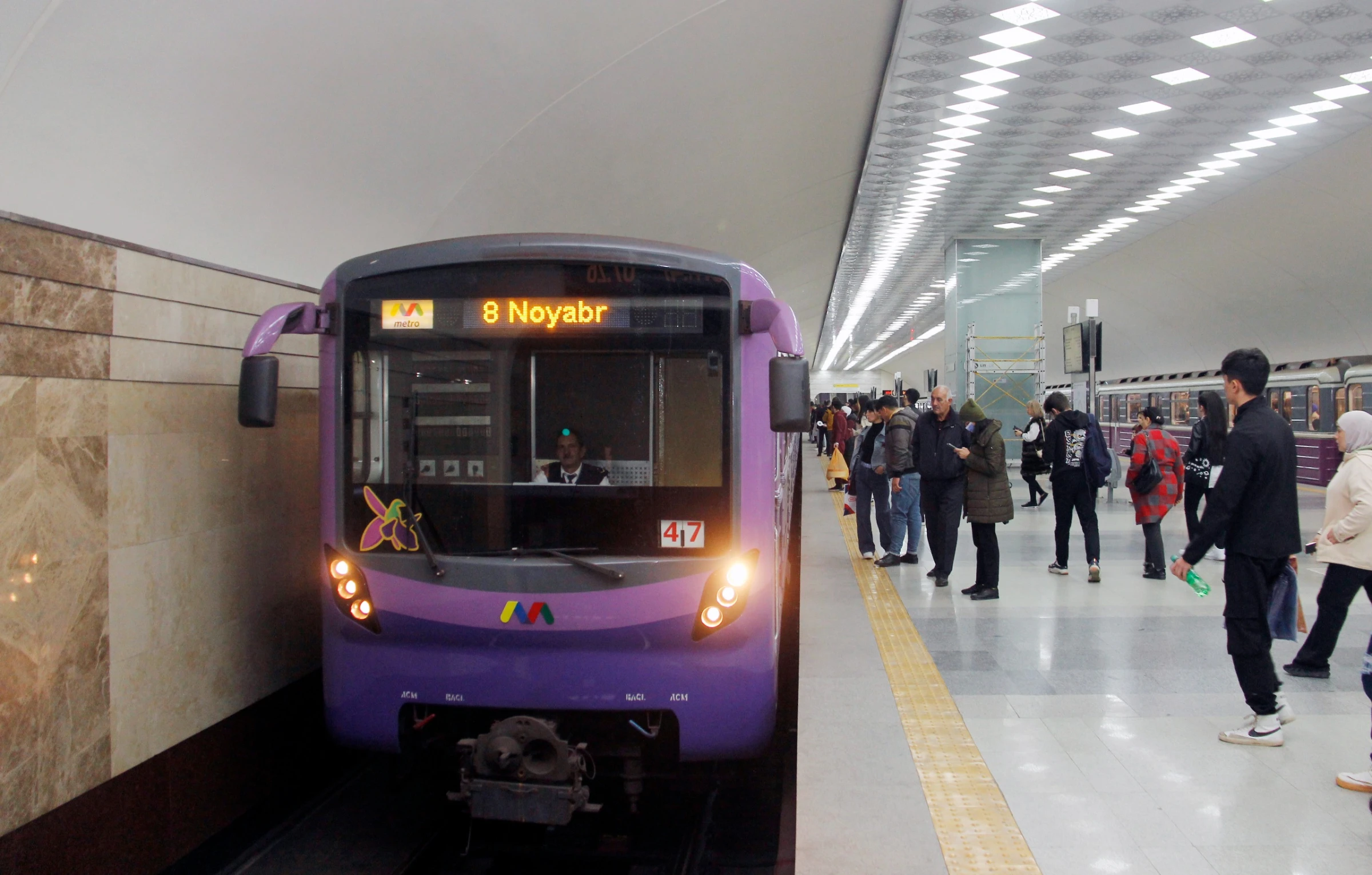 Metro istifadəçilərinə şad xəbər - Sıxlıq azalacaq