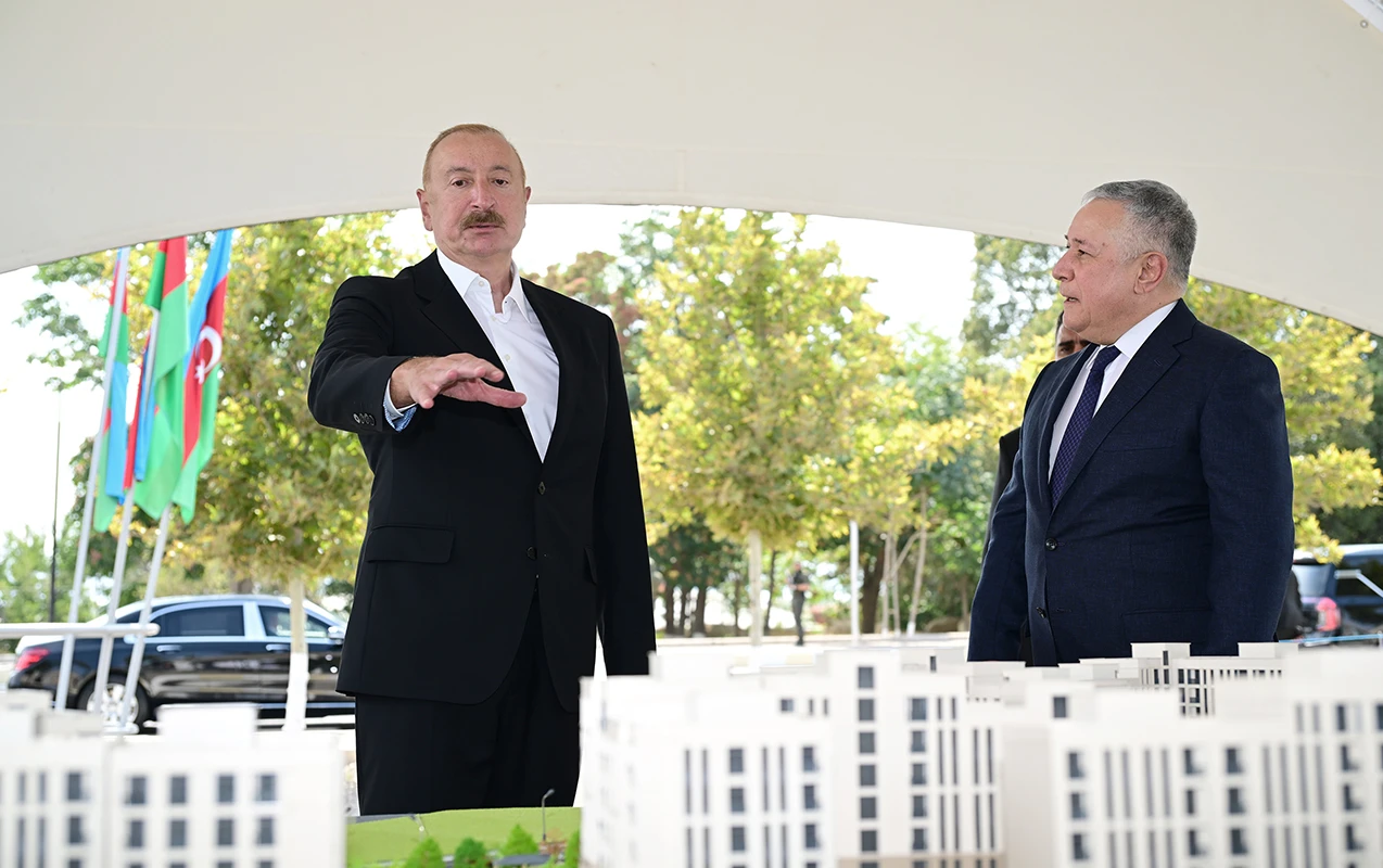 Prezident sosial evlər kompleksinin təməlini qoydu