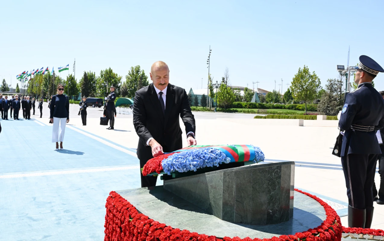 Prezident Daşkənddə Müstəqillik abidəsini ziyarət etdi 