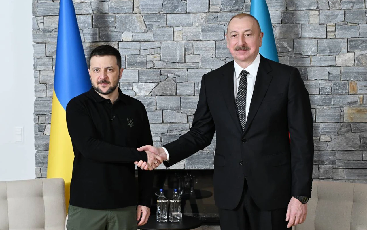 Əliyev Zelenskini təbrik etdi