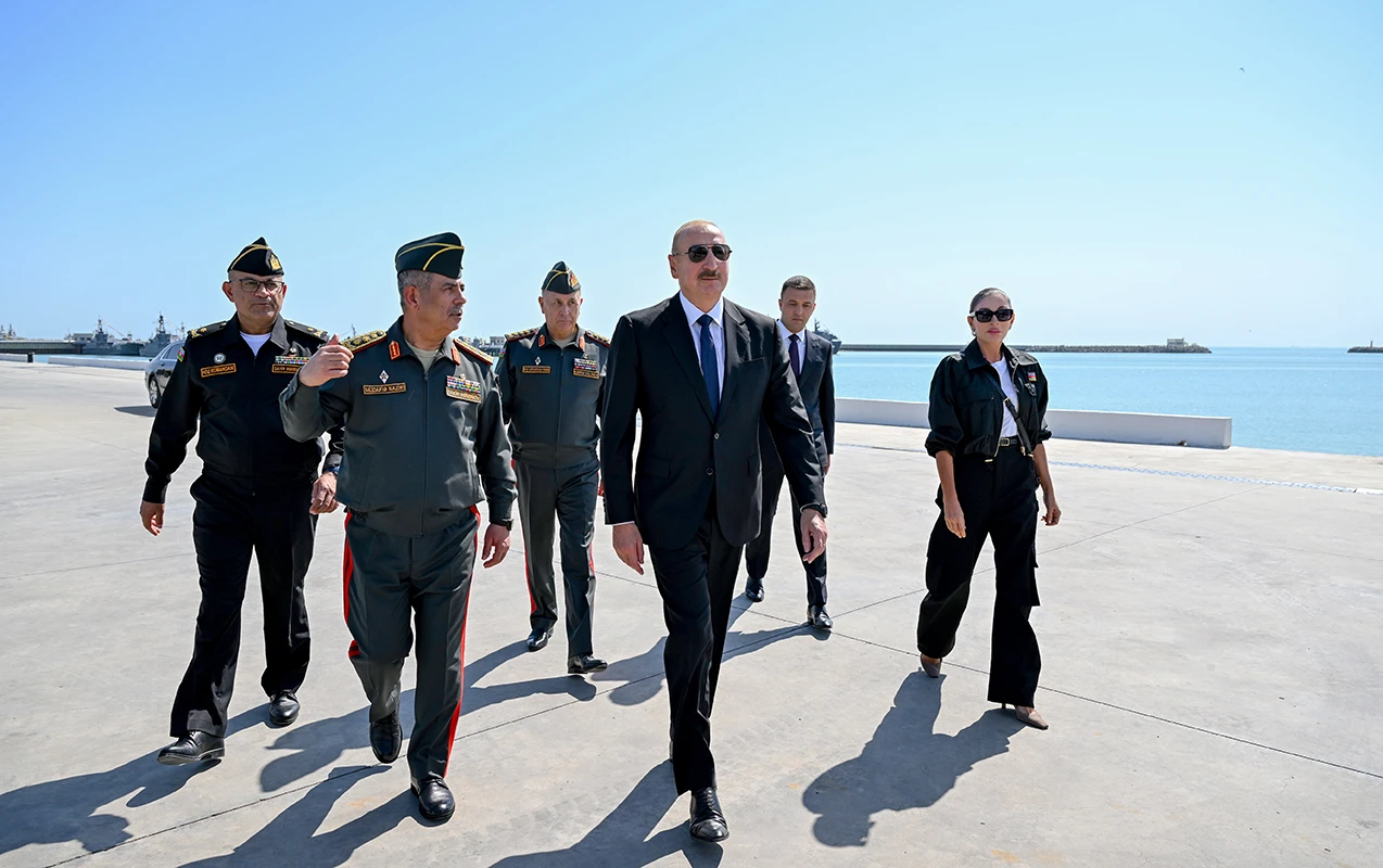 Prezident Hərbi Dəniz Qüvvələrində olub