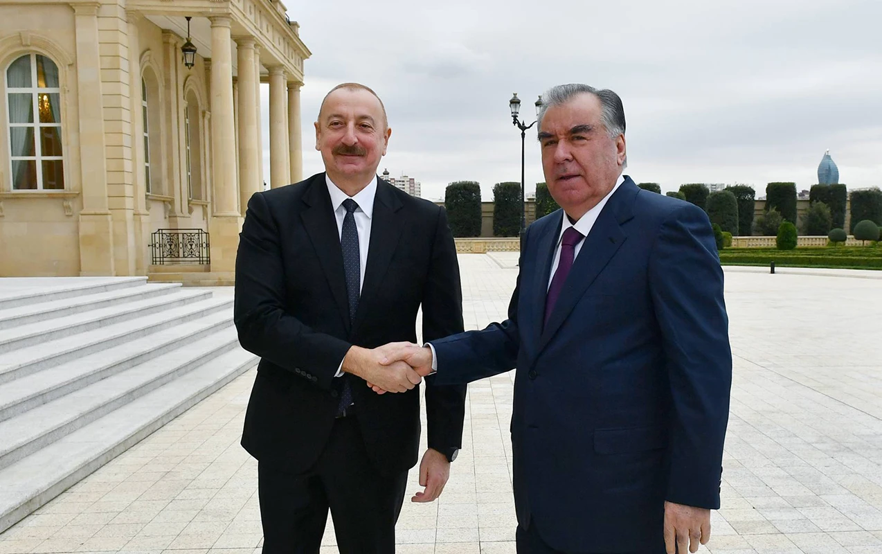 Prezident həmkarını təbrik etdi