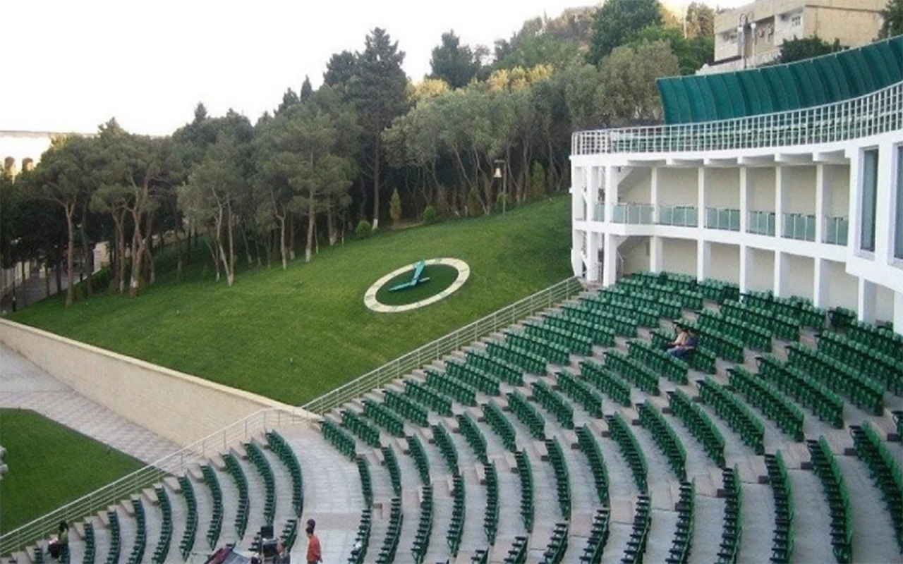 İki teatr nazirliyin tabeliyinə keçdi
