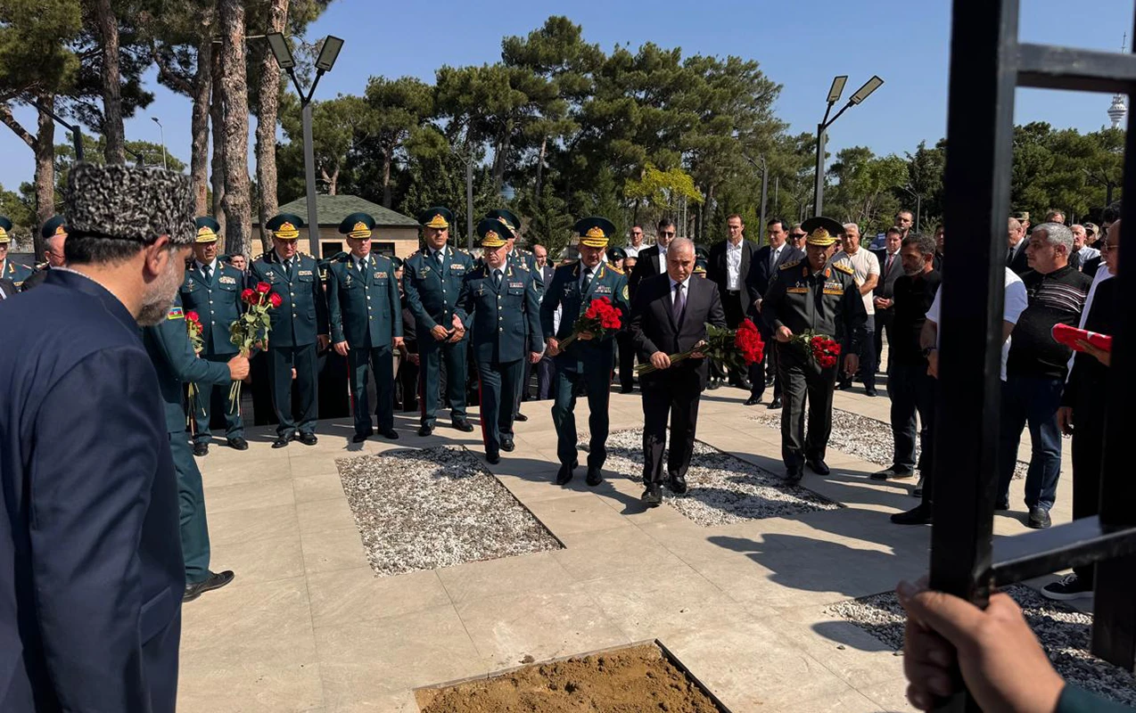 Zakir Həsənov və Əli Nağıyev generalın dəfnində