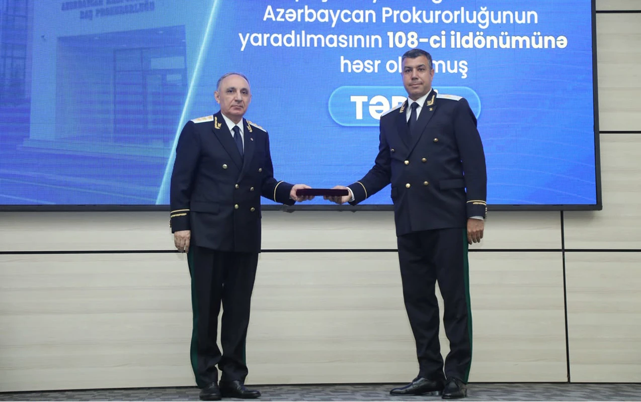 Kamran Əliyev ali xüsusi və ali hərbi rütbələri təqdim etdi 