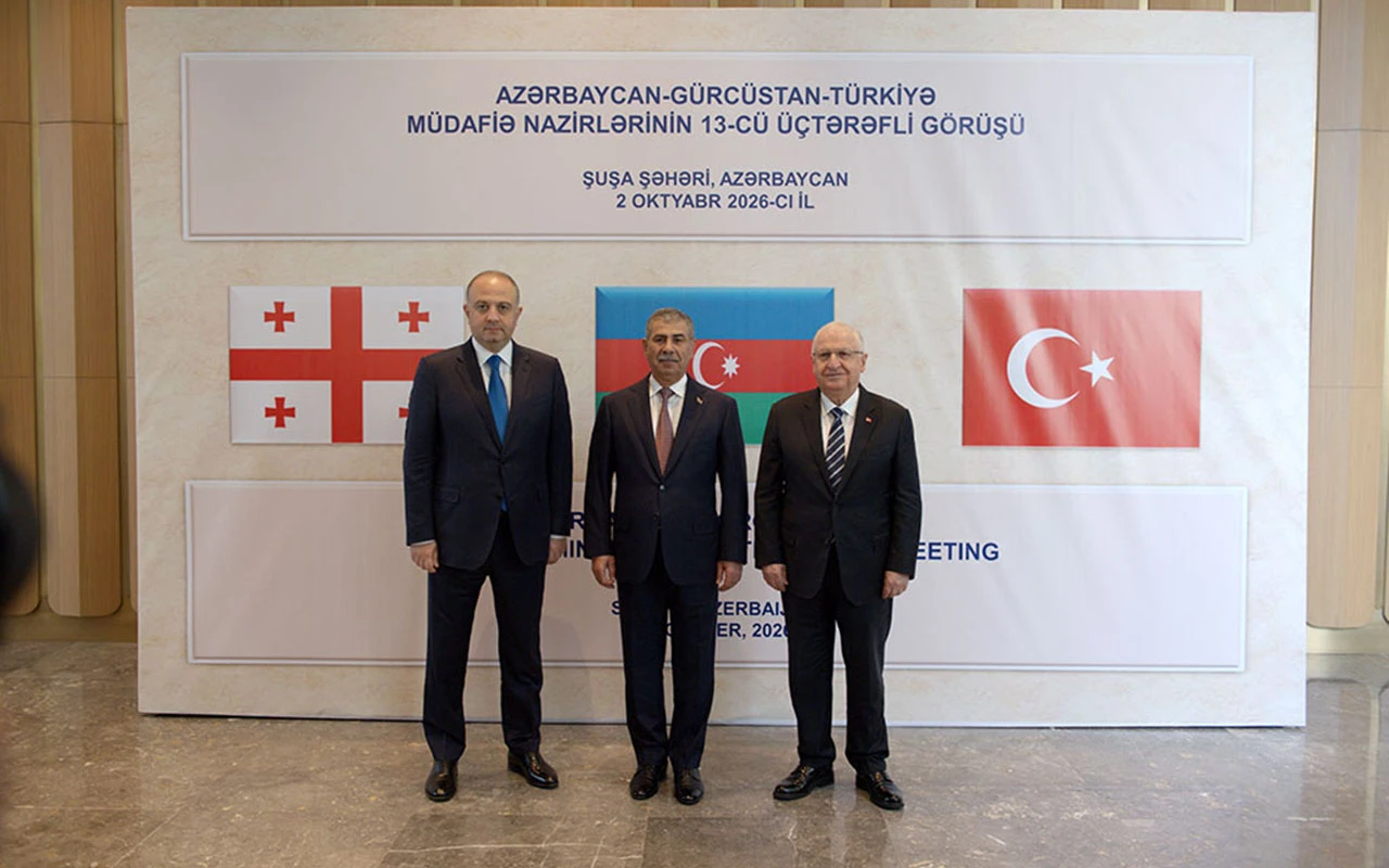 Şuşada müdafiə nazirlərinin üçtərəfli görüşü keçirildi