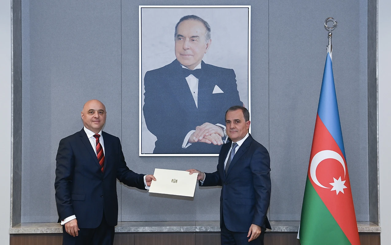 Yeni səfir etimadnaməsinin surətini Bayramova təqdim etdi 