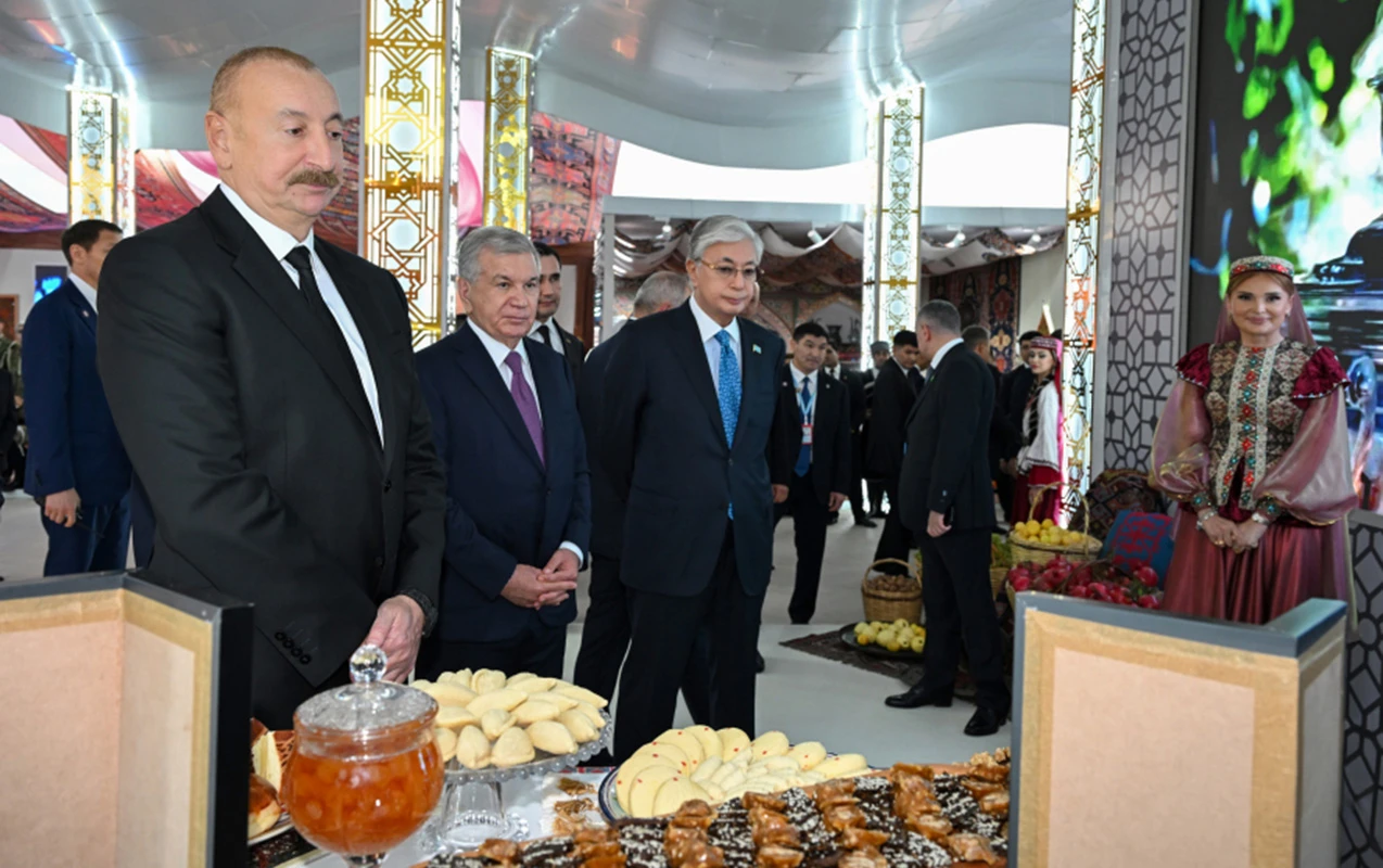 Şəkərbura, paxlava bəzək verir Türkmənbaşına...