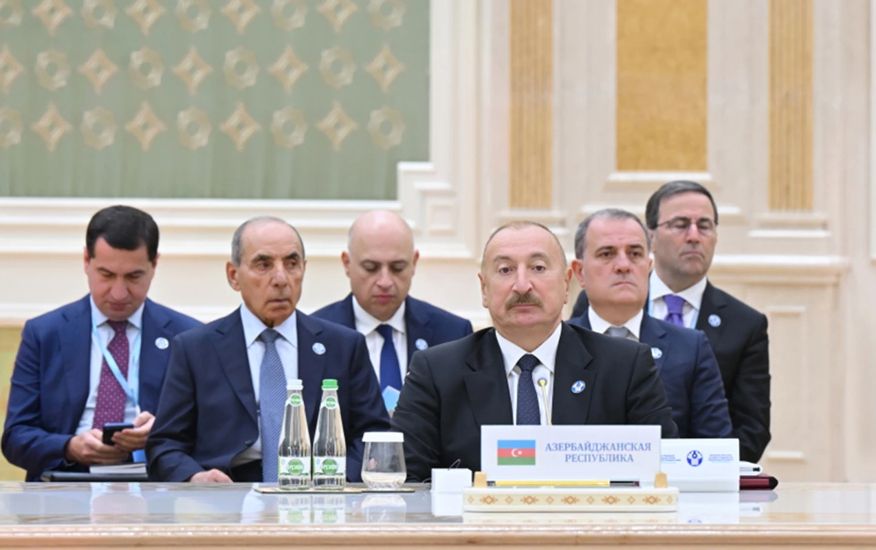 Prezident geniş tərkibdə iclasda iştirak etdi