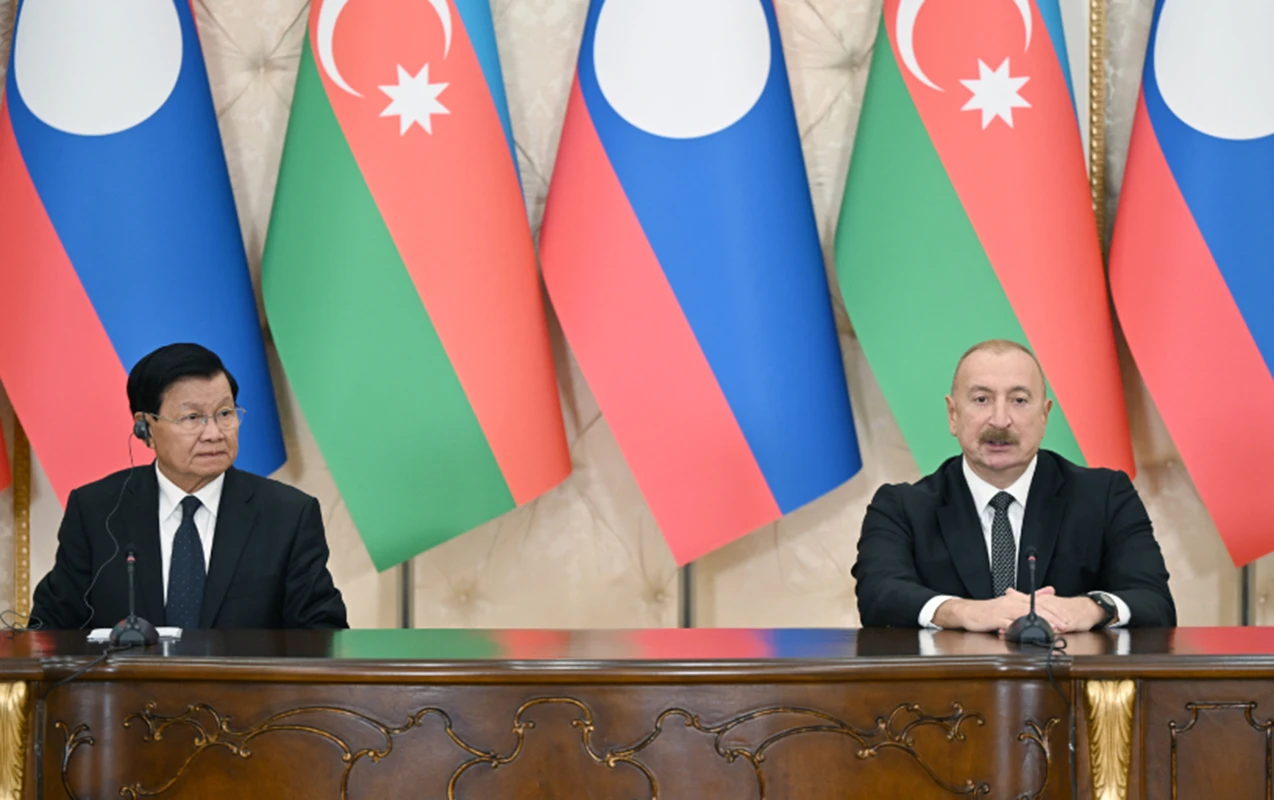 Prezidentlər mətbuata bəyanatlarla çıxış etdi