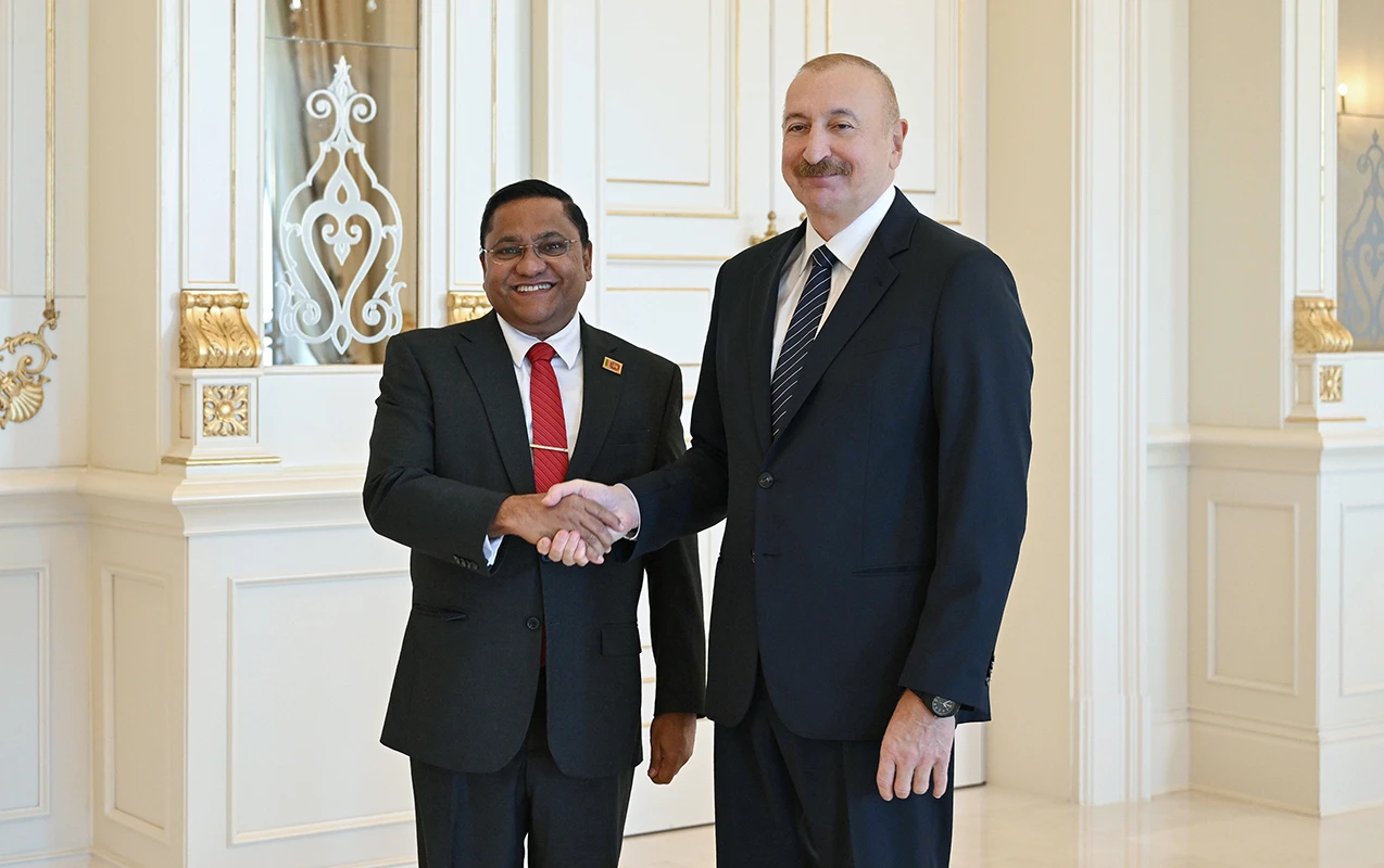 İlham Əliyev rəsmiləri qəbul etdi
