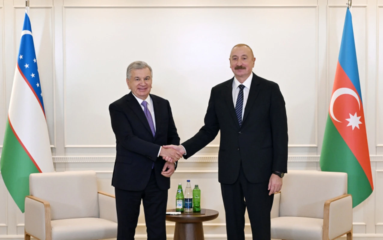 İlham Əliyev Şavkat Mirziyoyevlə görüşdü
