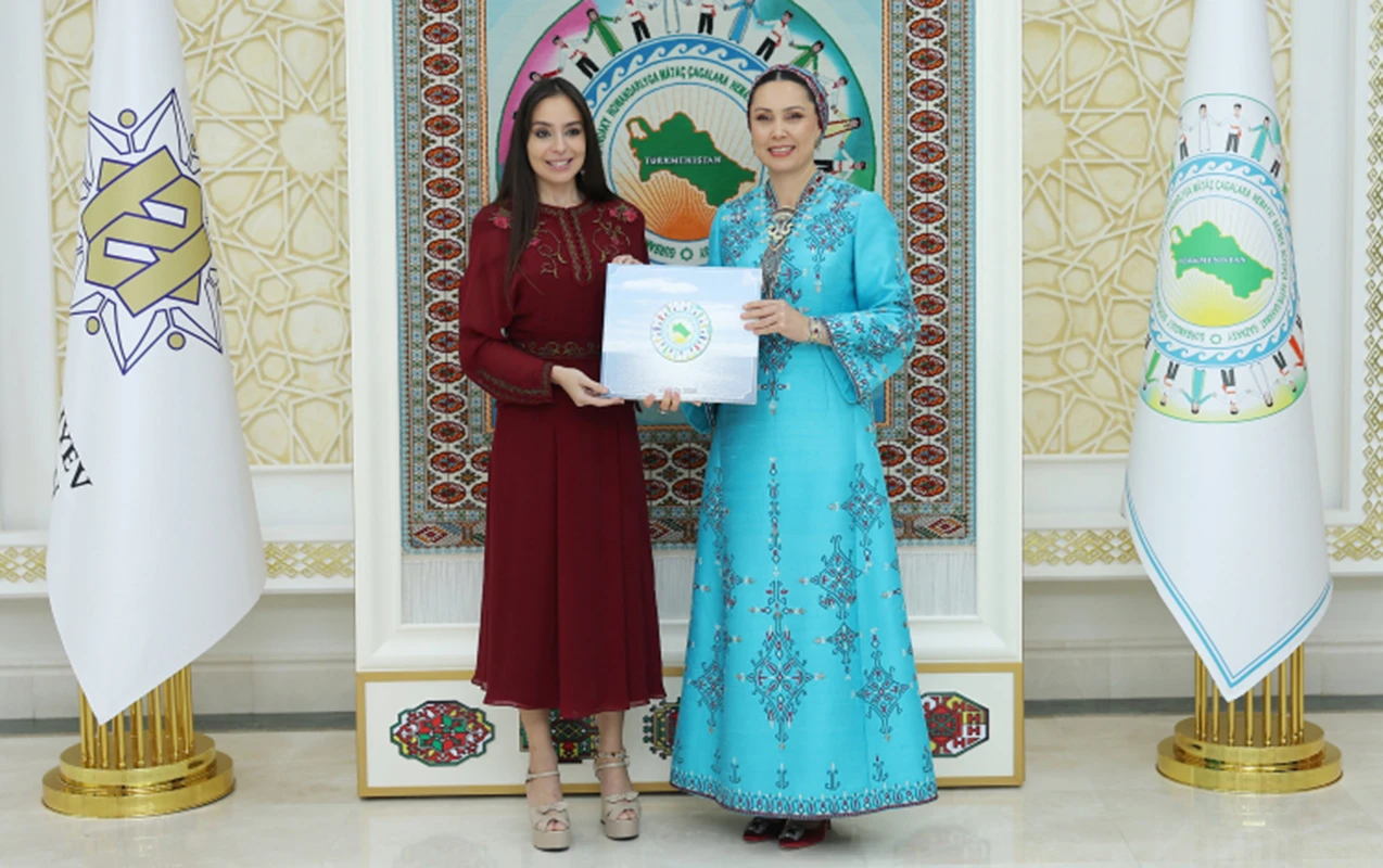 Leyla Əliyeva Oğulcahan Atabayeva ilə görüşdü