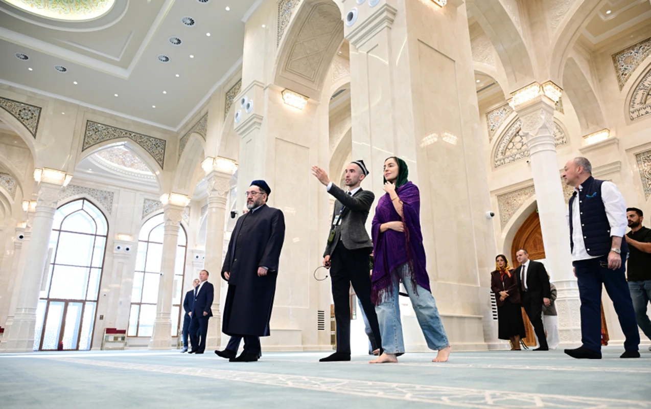 Leyla Əliyeva İmam əl-Buxarinin memorial kompleksində