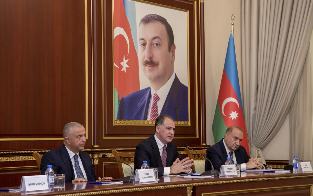Yeni icraçı direktor kollektivə təqdim edildi