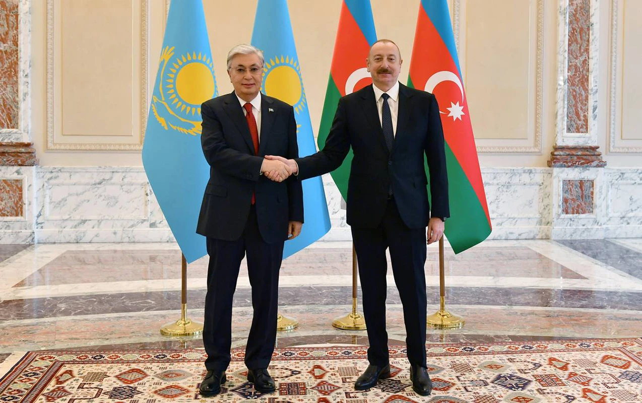 Prezident Tokayevi təbrik etdi