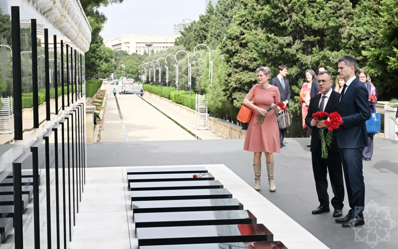 Niderland XİN rəhbəri Şəhidlər xiyabanında