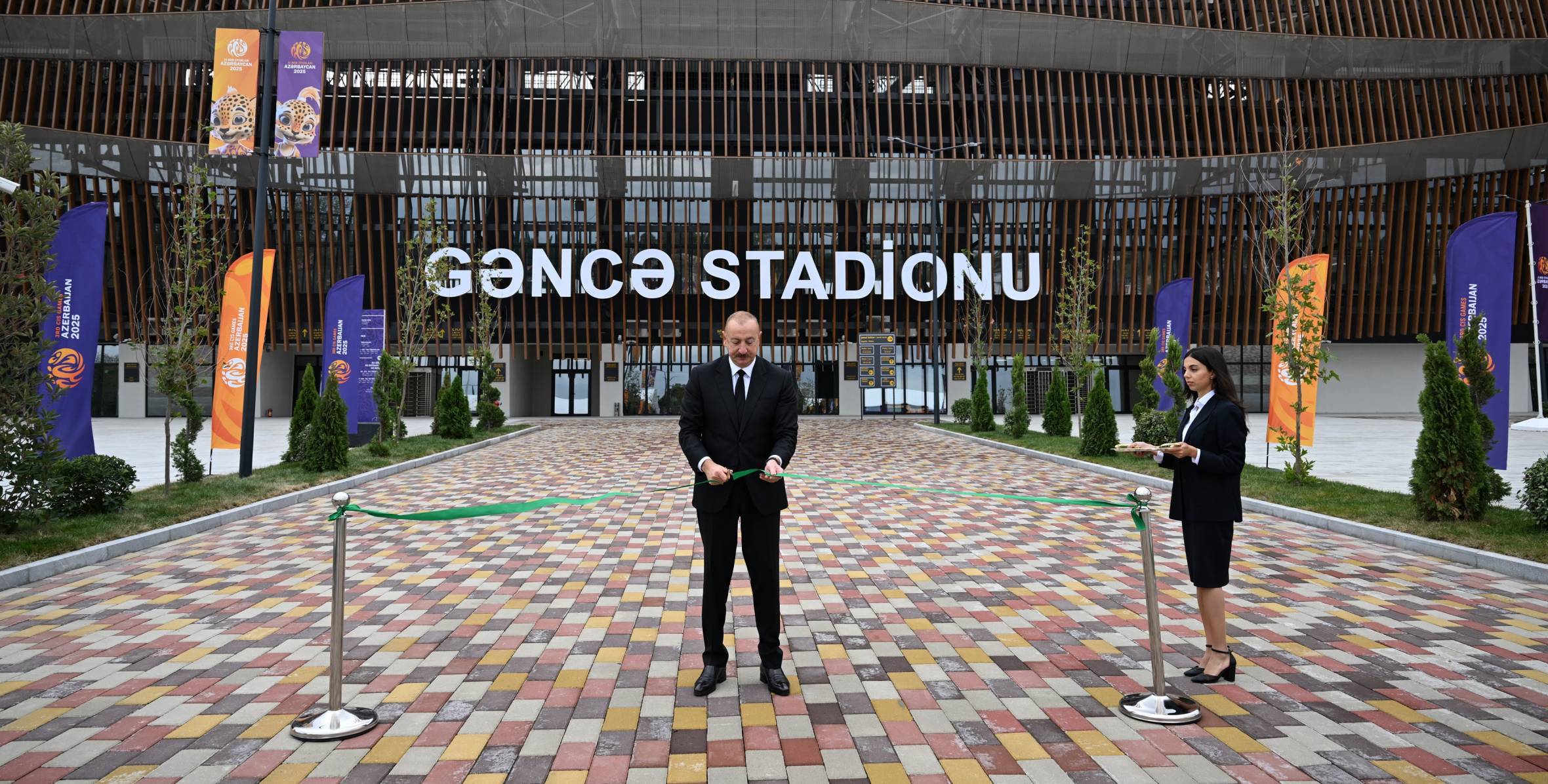 İlham Əliyev Gəncə şəhər stadionunun açılışında iştirak edib