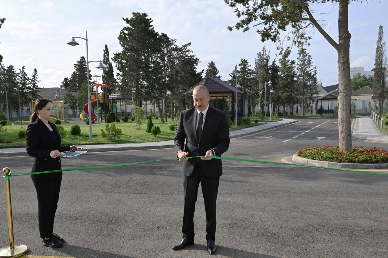 İlham Əliyev Azərbaycan Yazıçılar Birliyinin Səməd Vurğun adına Yaradıcılıq Evinin açılışında iştirak edib