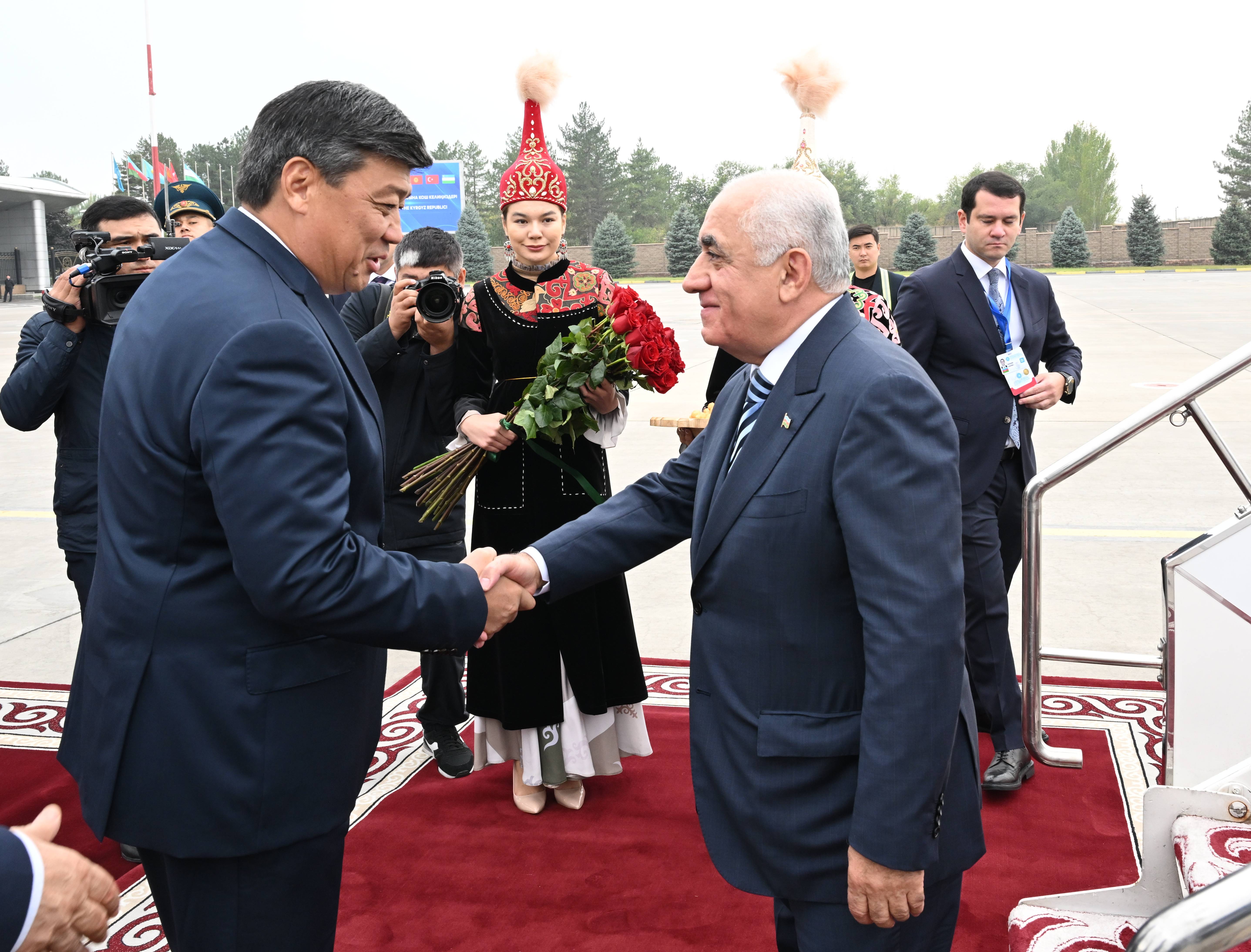 Baş nazir Əli Əsədov Qırğızıstana işgüzar səfərə gəlib