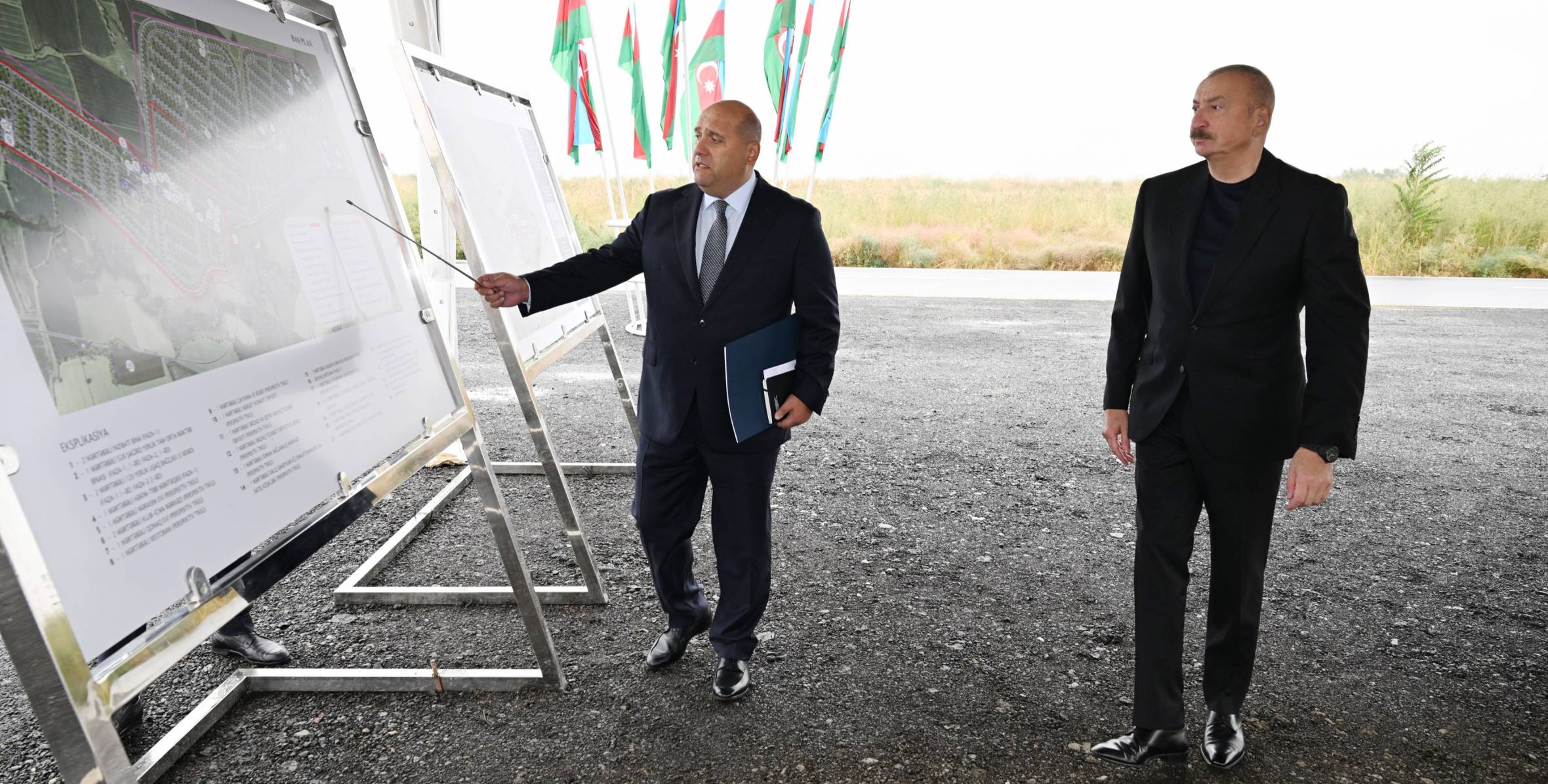 İlham Əliyev yeni salınacaq Qaraxanbəyli kəndinin təməlini qoyub