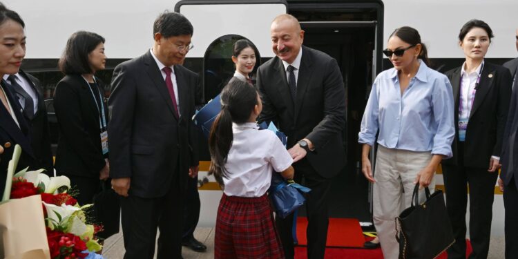 Azərbaycan Respublikasının Prezidenti İlham Əliyev Çinin Tiencin şəhərindən qatarla paytaxt Pekinə gəlib