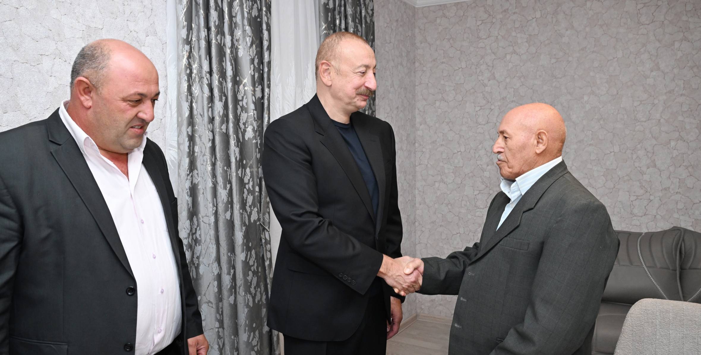 İlham Əliyev Xocavənd rayonunun Qırmızı Bazar qəsəbəsində olub