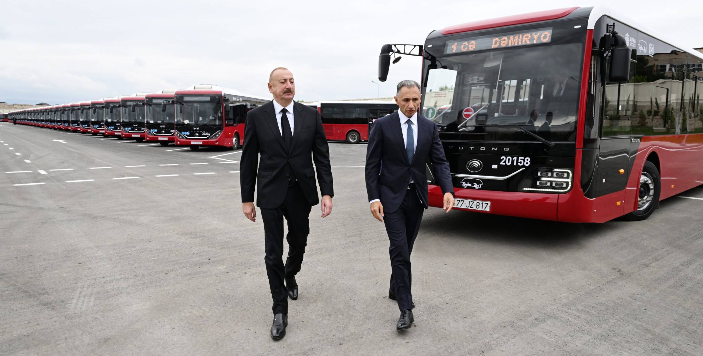 İlham Əliyev “BakuBus” MMC-nin Gəncə Avtoparkının açılışında iştirak edib
