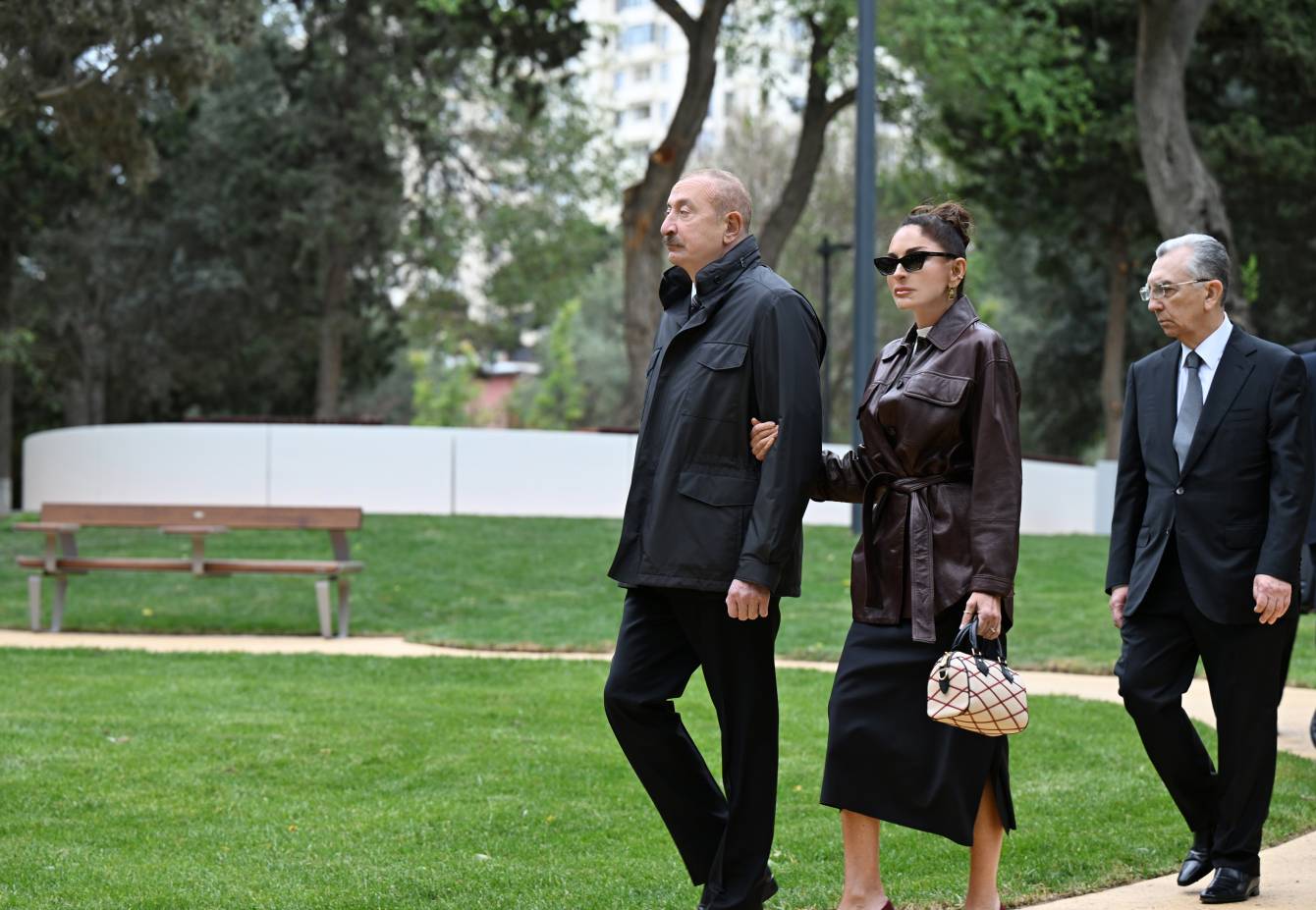 İlham Əliyev və birinci xanım Mehriban Əliyeva Bakının Nərimanov rayonunda salınan yeni parkın açılışında iştirak ediblər