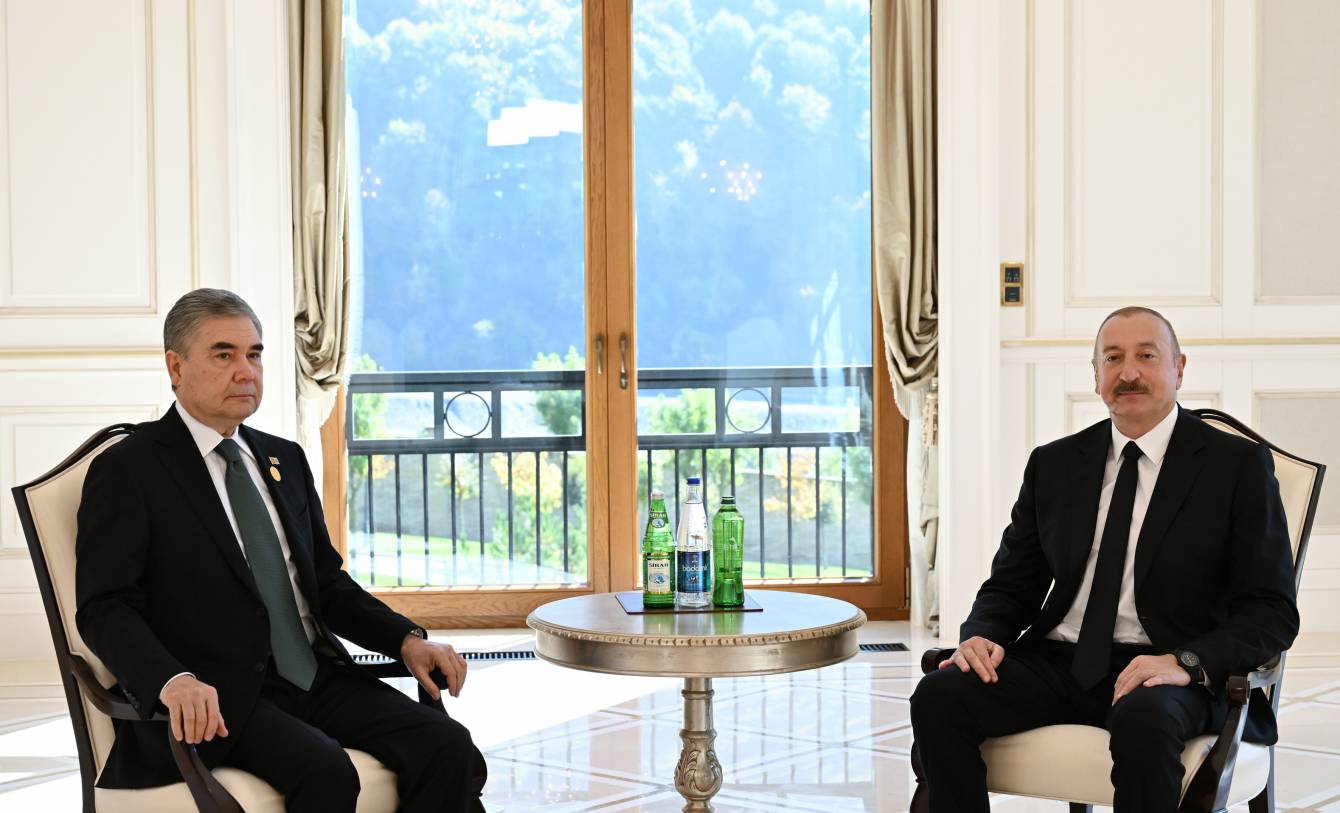 İlham Əliyev Qəbələdə Türkmənistan Xalq Məsləhətinin Sədri ilə görüşüb