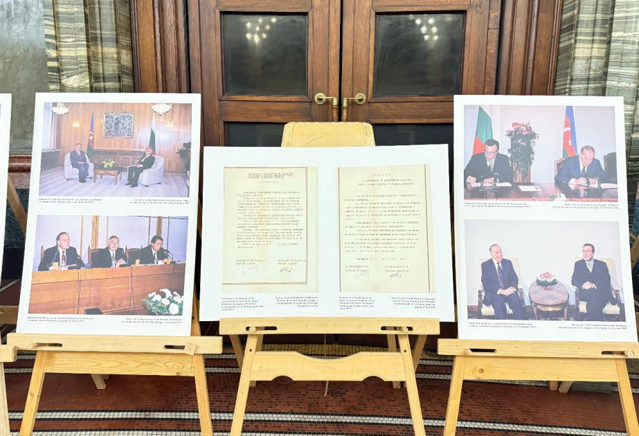 Sofiya Universitetində “Azərbaycan suveren dövlətçilik yolunda” sərgisinin açılışı olub