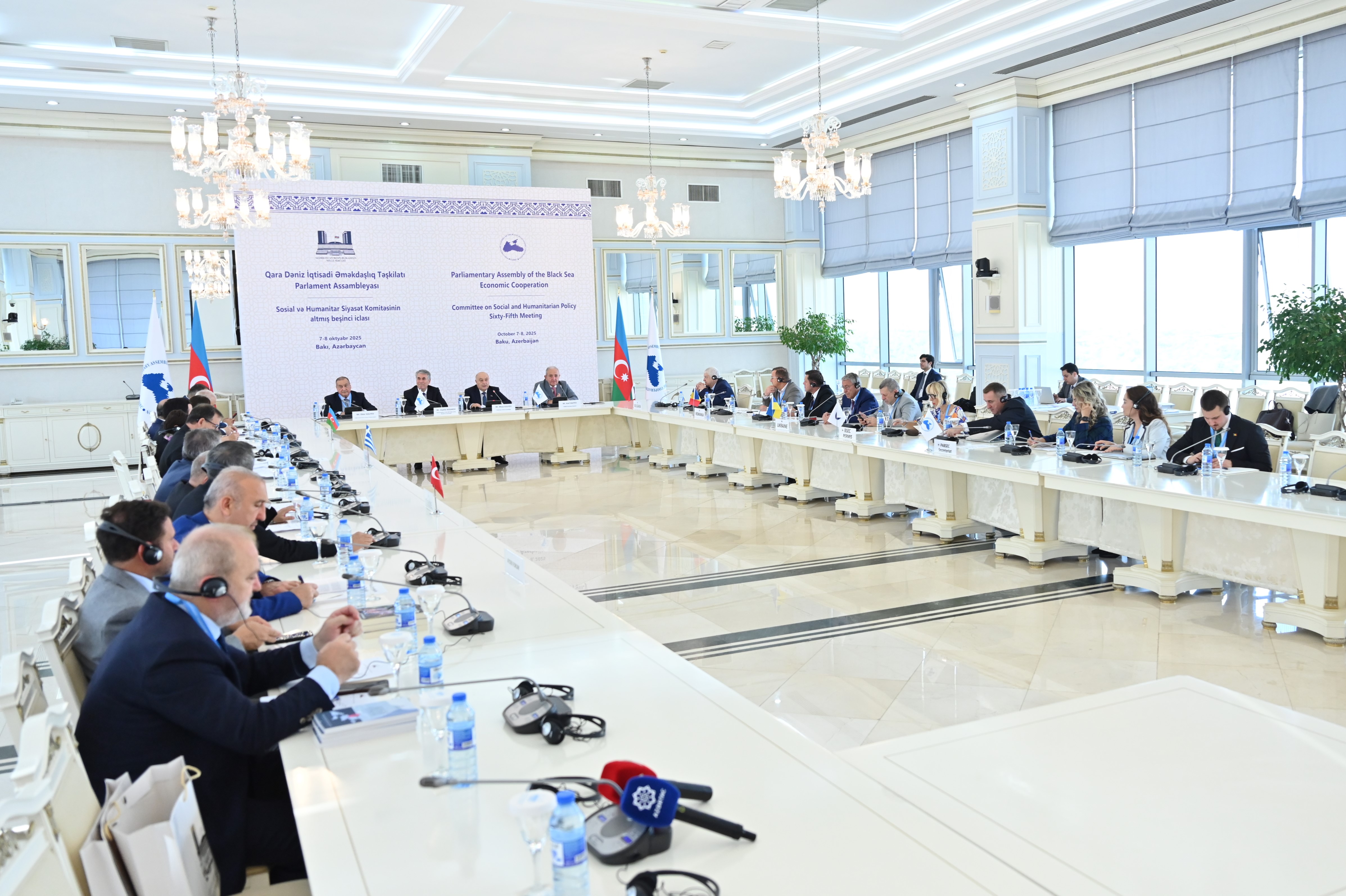 QDİƏT PA-nın Sosial və humanitar siyasət komitəsinin iclasında