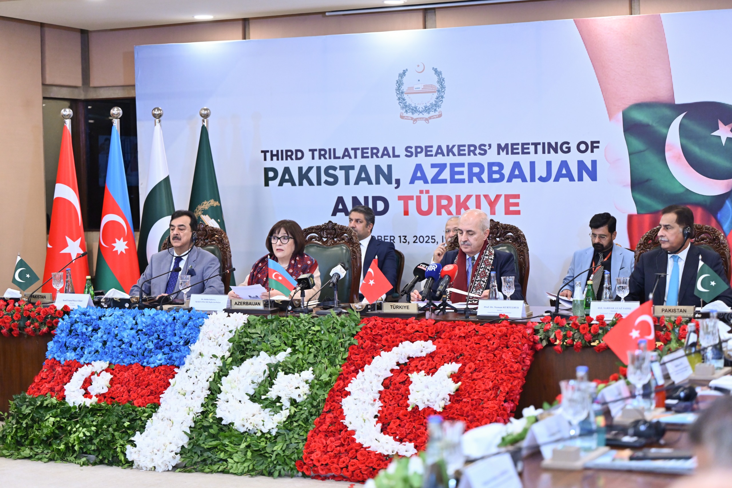 İslamabadda Azərbaycan-Pakistan-Türkiyə Parlament Sədrlərinin Üçüncü Üçtərəfli Görüşünün açılış mərasimi keçirilib