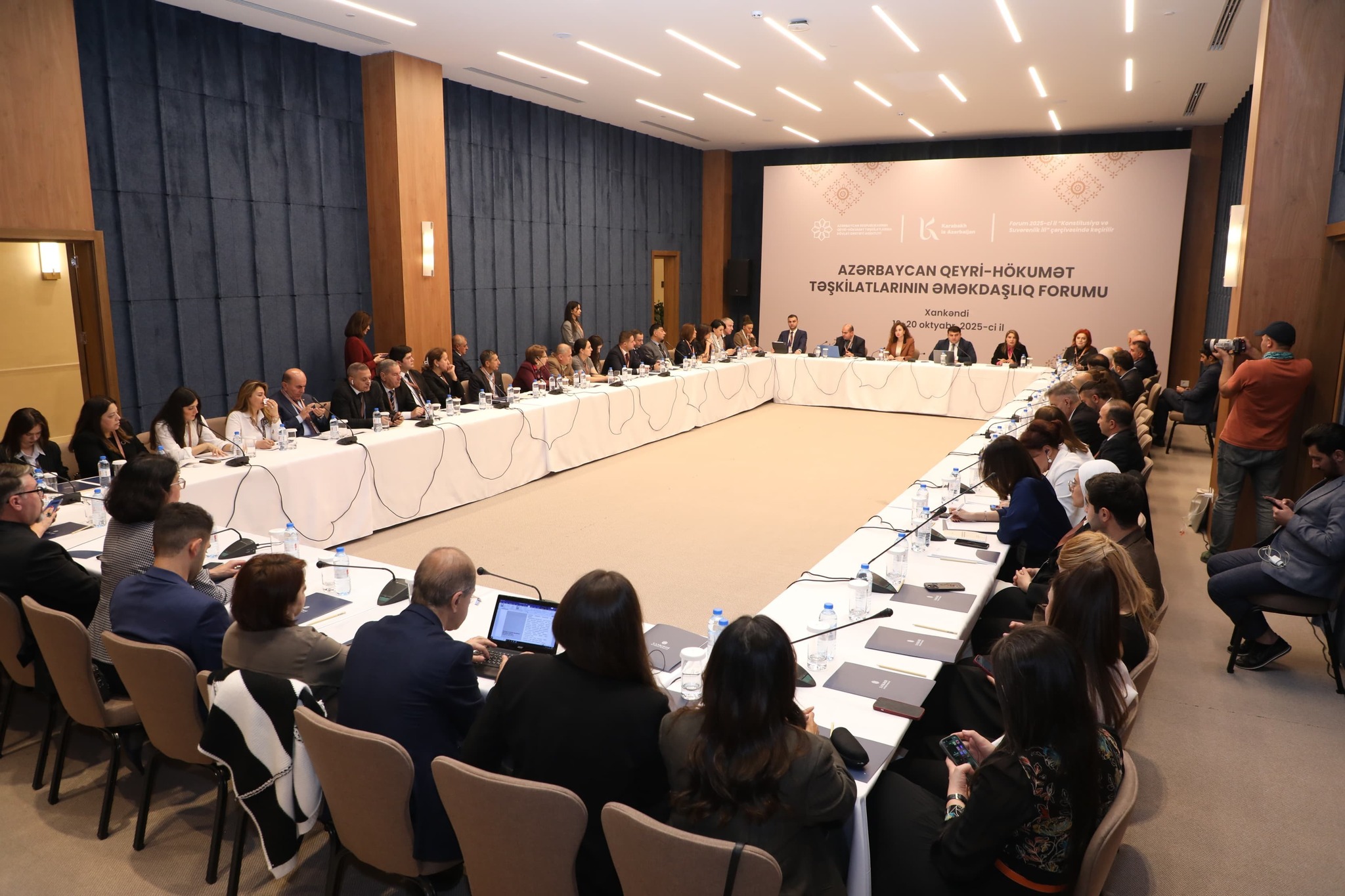 “WUF13-ə doğru: QHT-lər üçün yeni imkanlar” adlı panel müzakirəsi keçirilib